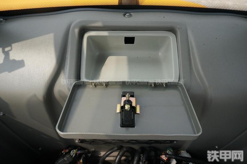 雷沃重工FR60挖掘机局部