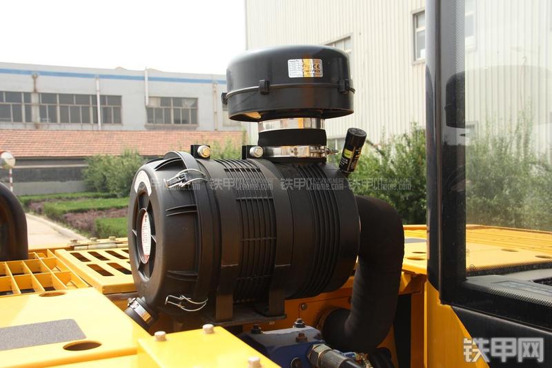 雷沃重工FR75挖掘机局部