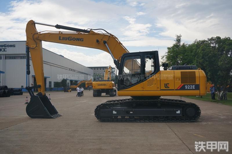 柳工CLG922E挖掘机整机外观