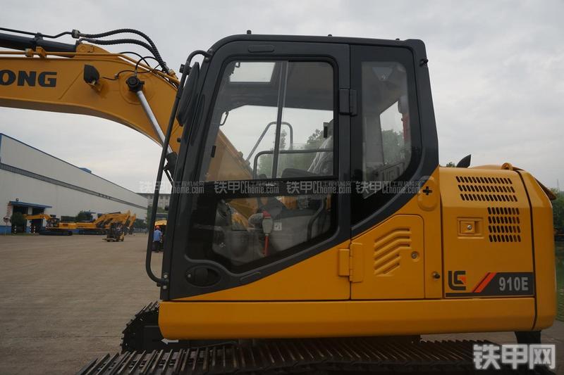 柳工CLG910E挖掘机局部