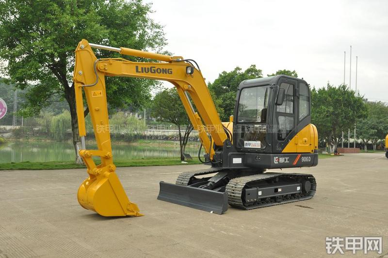 柳工CLG906D挖掘机整机外观