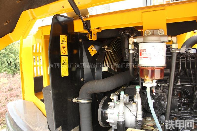 雷沃重工FR75挖掘机局部