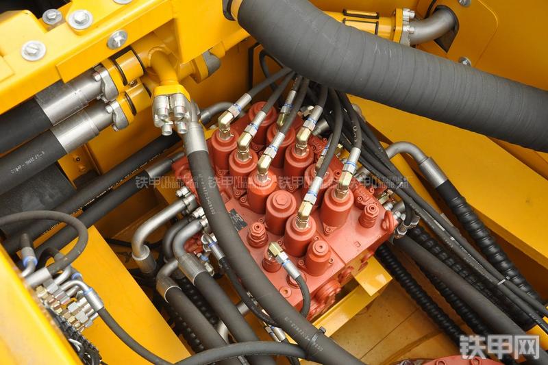 柳工CLG936E挖掘机局部