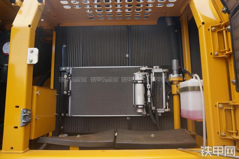 柳工CLG922E挖掘机局部