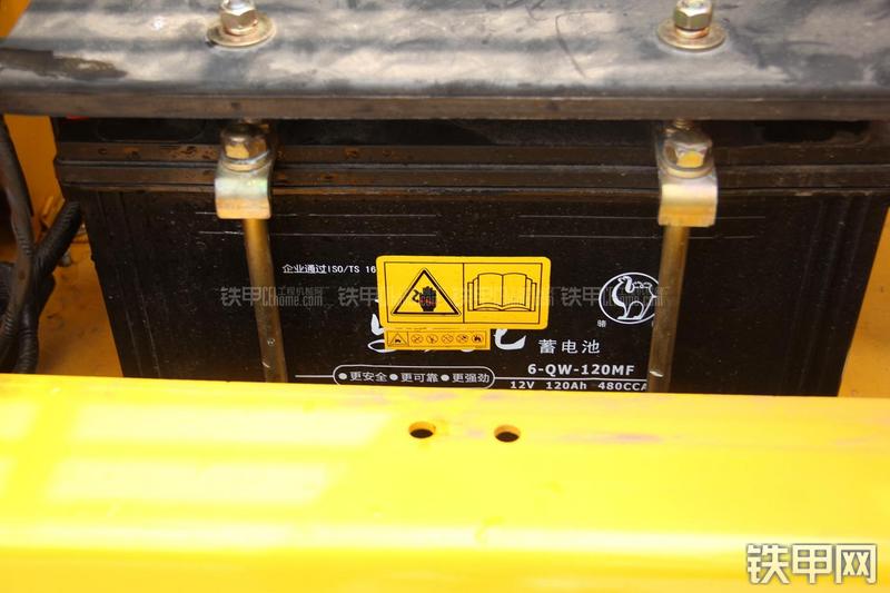 雷沃重工FR75挖掘机局部