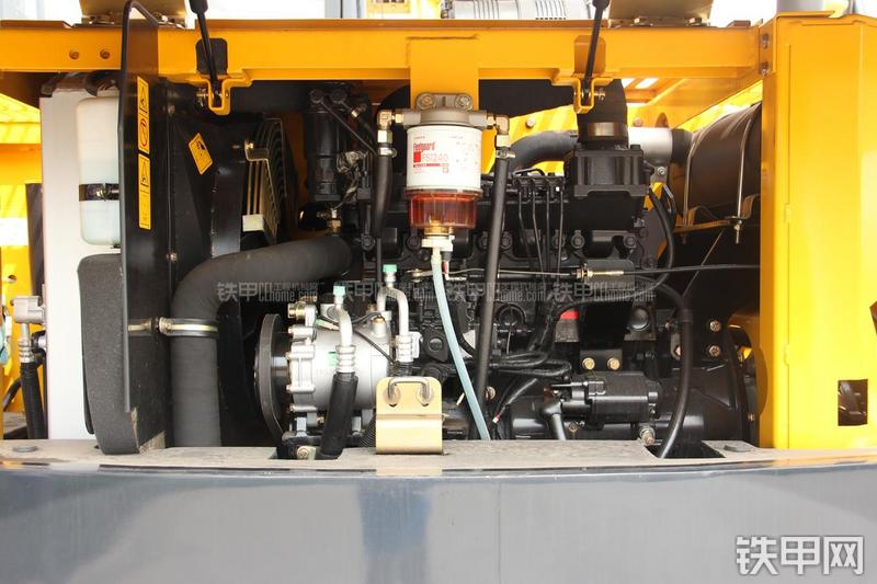 雷沃重工FR75挖掘机局部