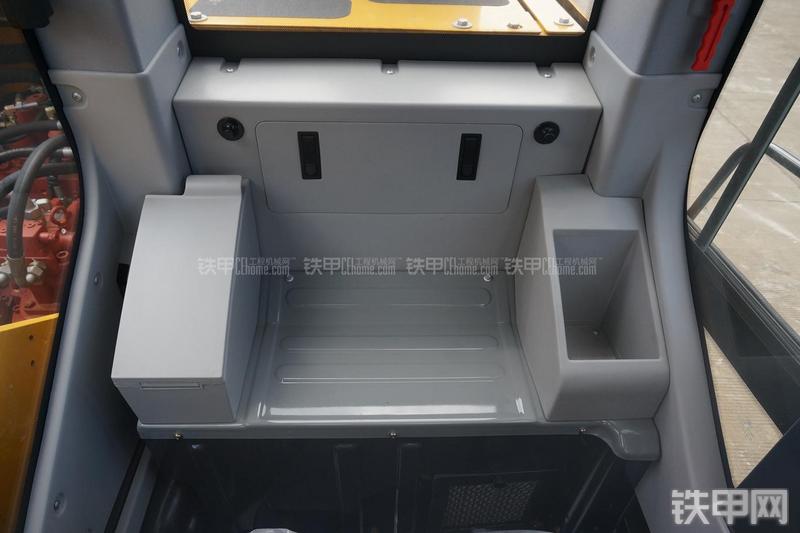 柳工CLG948E挖掘机局部