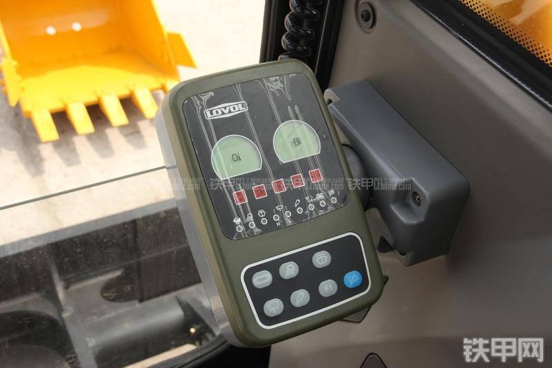 雷沃重工FR75挖掘机局部