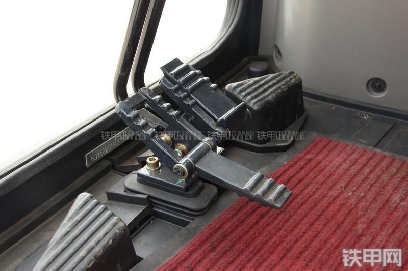 雷沃重工FR75挖掘机局部