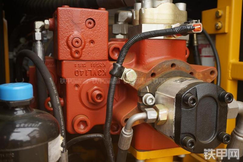 柳工CLG910E挖掘机局部