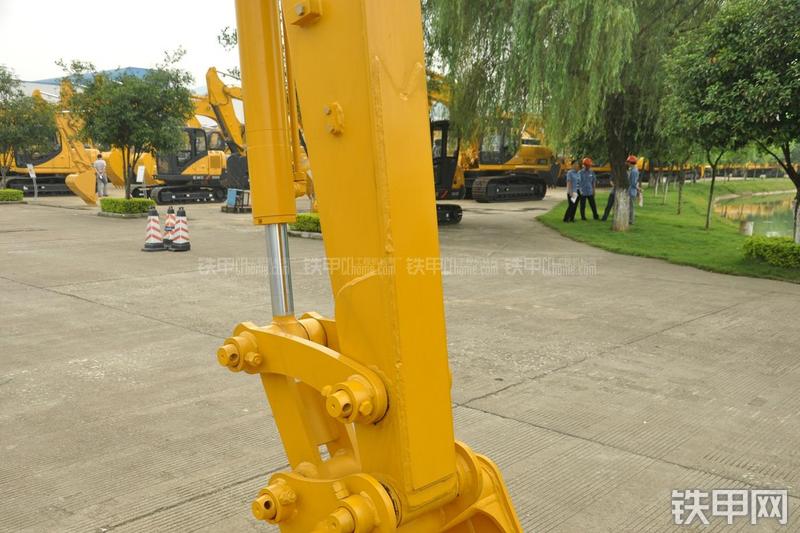 柳工CLG906D挖掘机局部