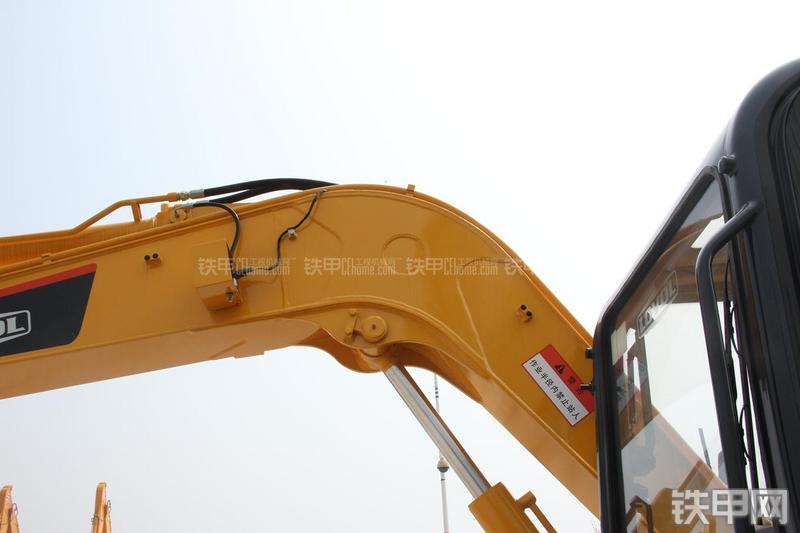 雷沃重工FR75挖掘机局部