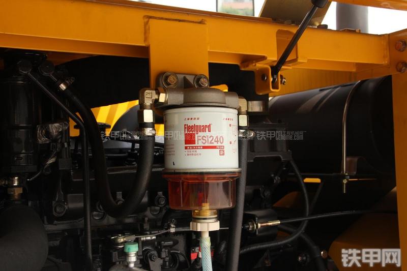 雷沃重工FR75挖掘机局部