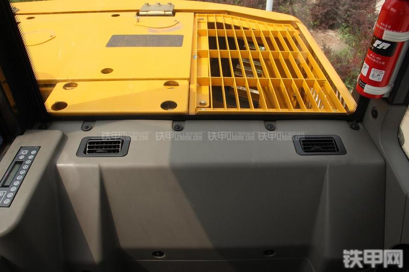 雷沃重工FR75挖掘机局部