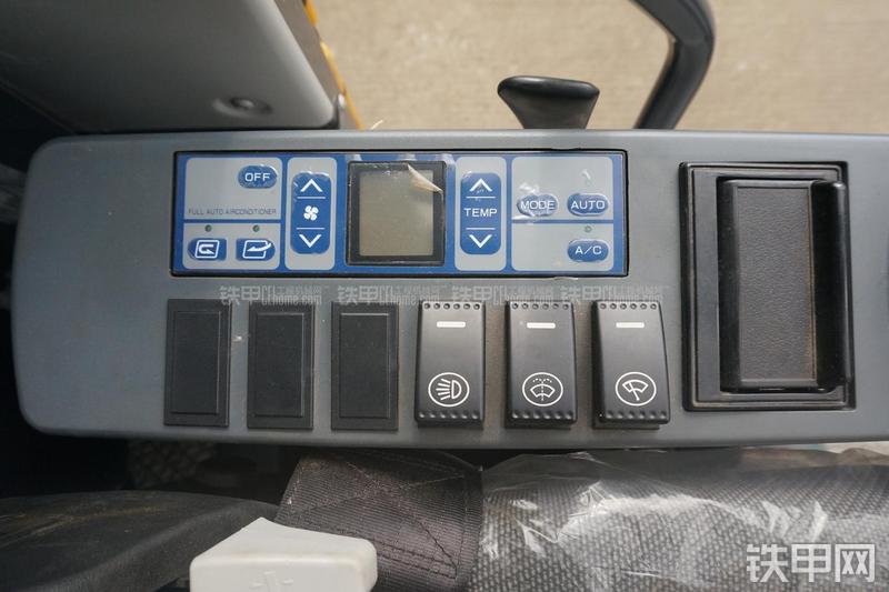 柳工CLG910E挖掘机局部