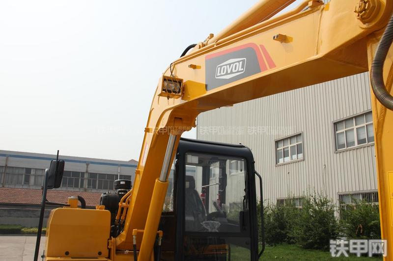 雷沃重工FR75挖掘机局部