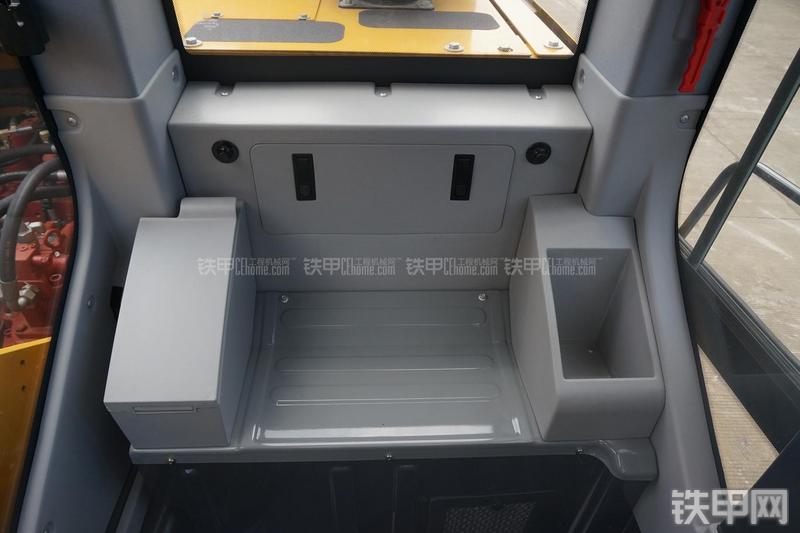 柳工CLG922E挖掘机局部