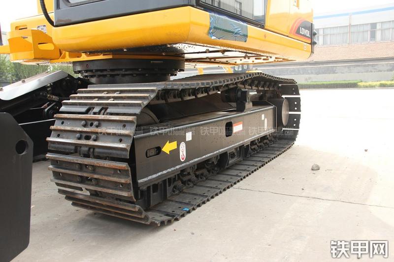 雷沃重工FR75挖掘机局部