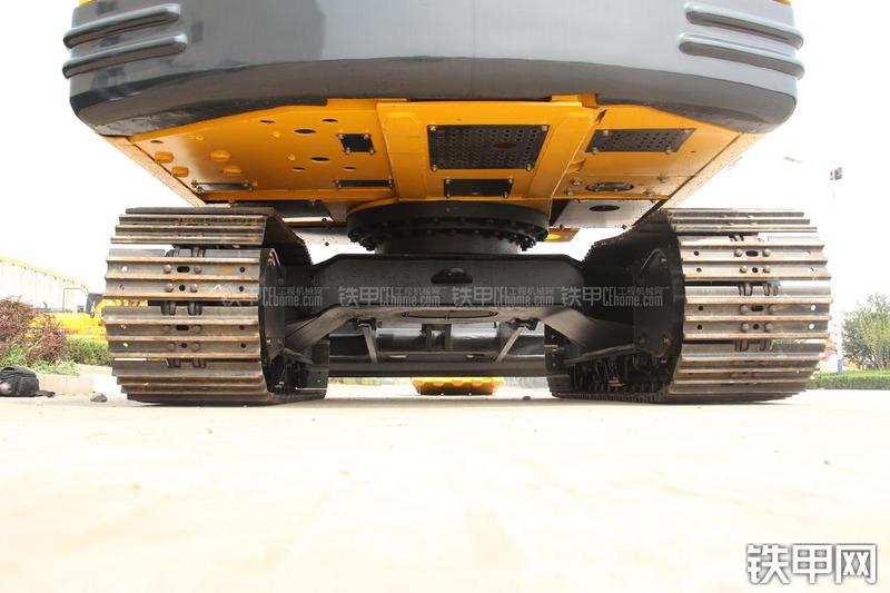 雷沃重工FR75挖掘机局部