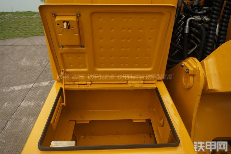 柳工CLG910E挖掘机局部