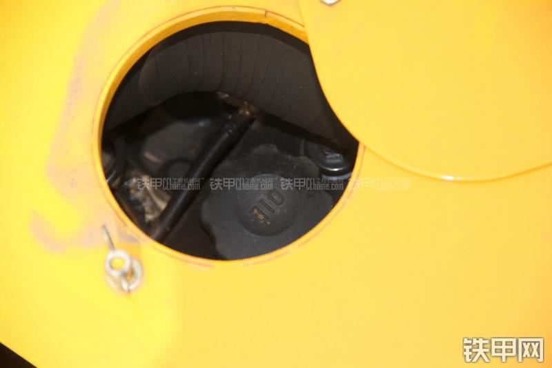 雷沃重工FR75挖掘机局部