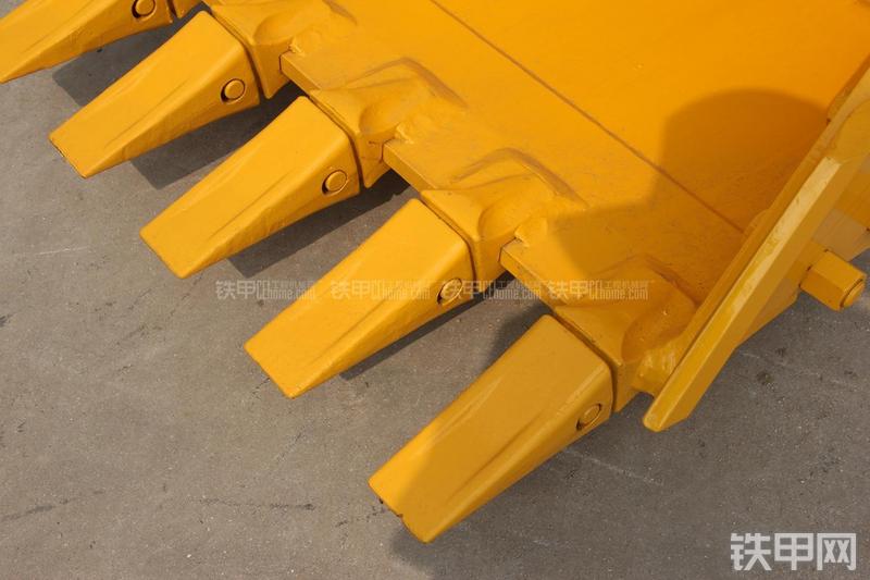 雷沃重工FR75挖掘机局部