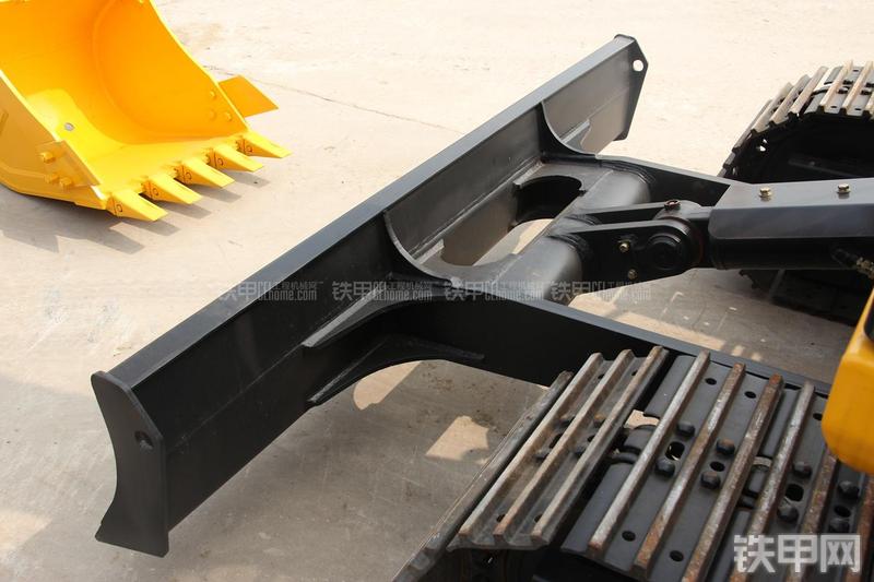 雷沃重工FR75挖掘机局部