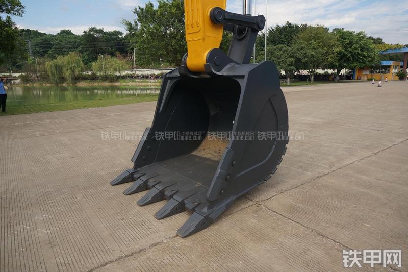 柳工CLG948E挖掘机局部