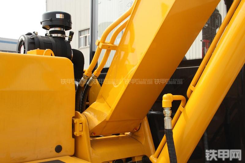 雷沃重工FR75挖掘机局部