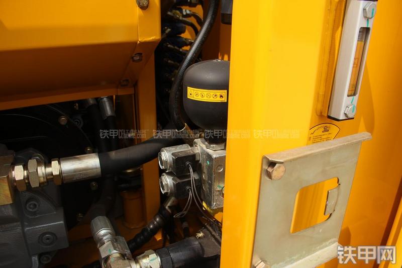 雷沃重工FR75挖掘机局部