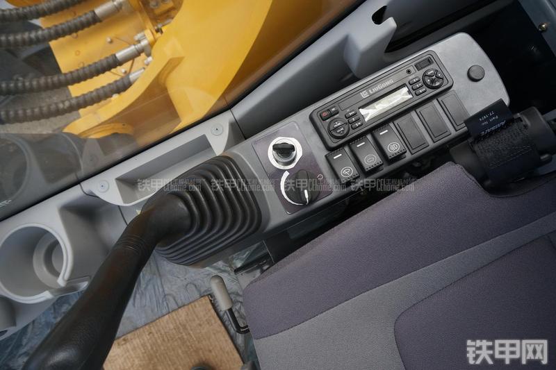 柳工CLG922E挖掘机局部