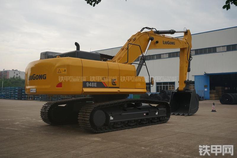 柳工CLG948E挖掘机整机外观