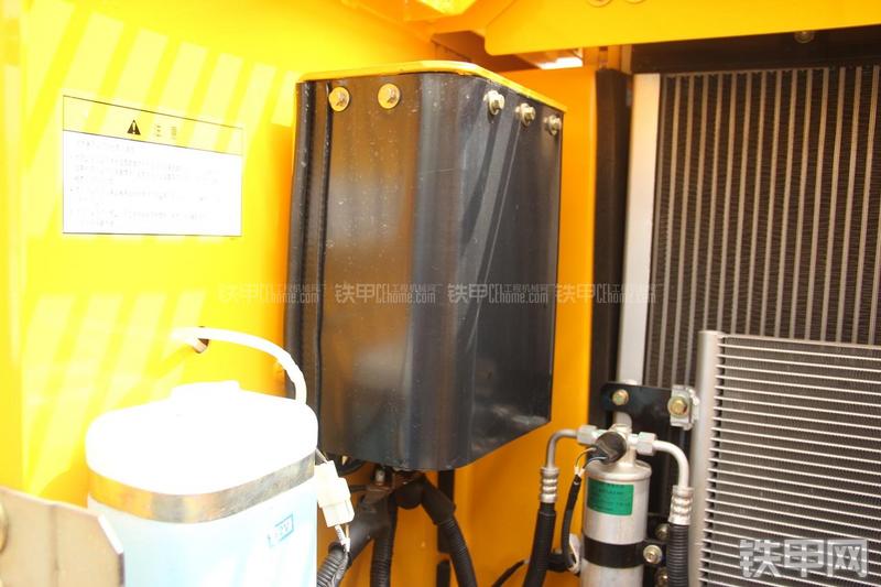 雷沃重工FR75挖掘机局部