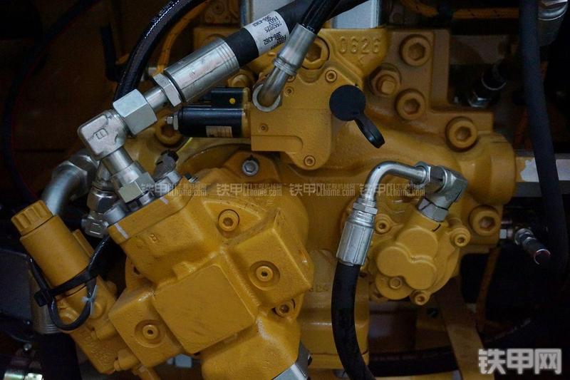 恒天九五JVR280D旋挖钻局部