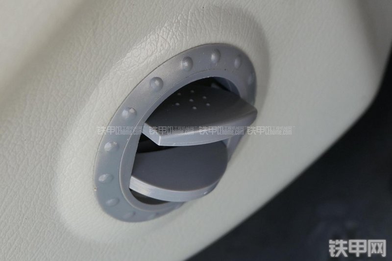 雷沃重工FR60挖掘机局部