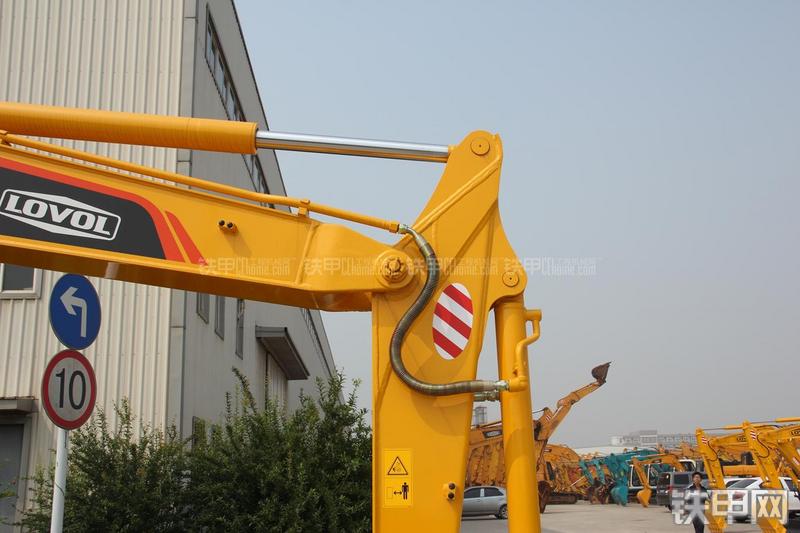 雷沃重工FR75挖掘机局部