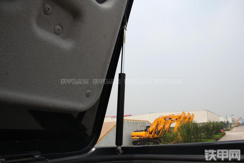 雷沃重工FR75挖掘机局部