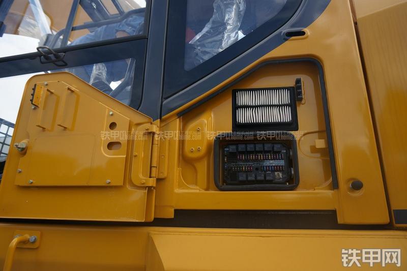 柳工CLG948E挖掘机局部