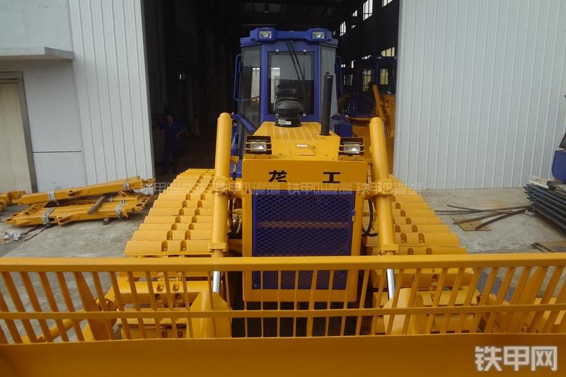 龙工LD160R推土机整机外观
