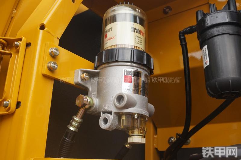 柳工CLG922E挖掘机局部