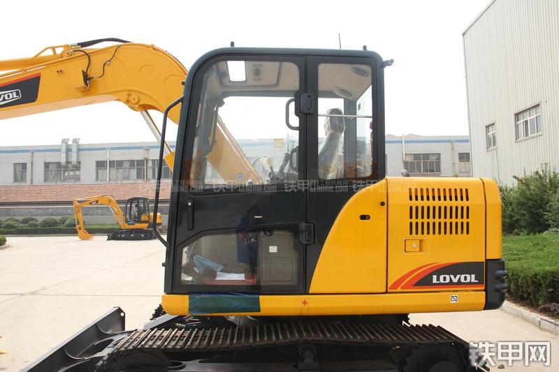 雷沃重工FR75挖掘机局部