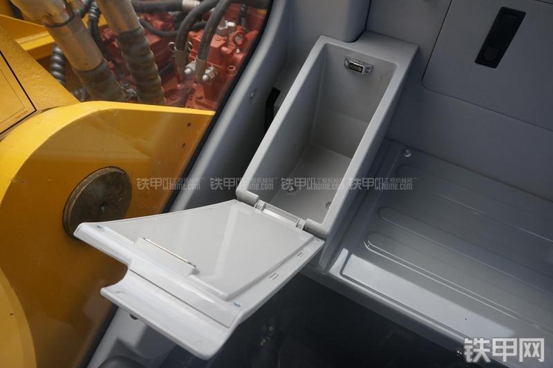 柳工CLG948E挖掘机局部