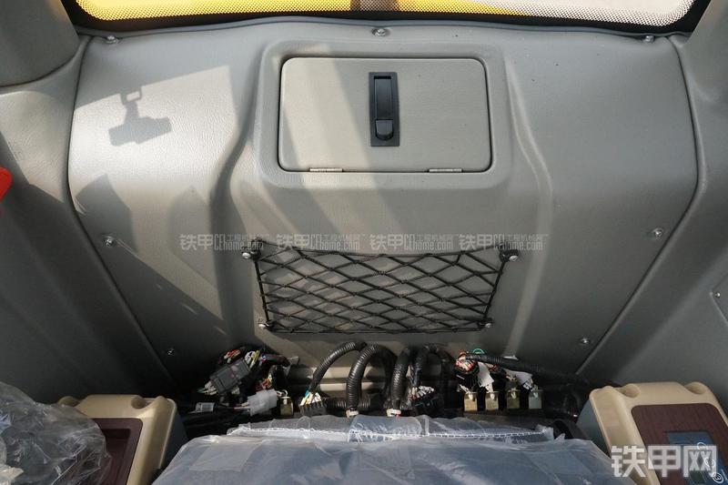 雷沃重工FR60挖掘机局部