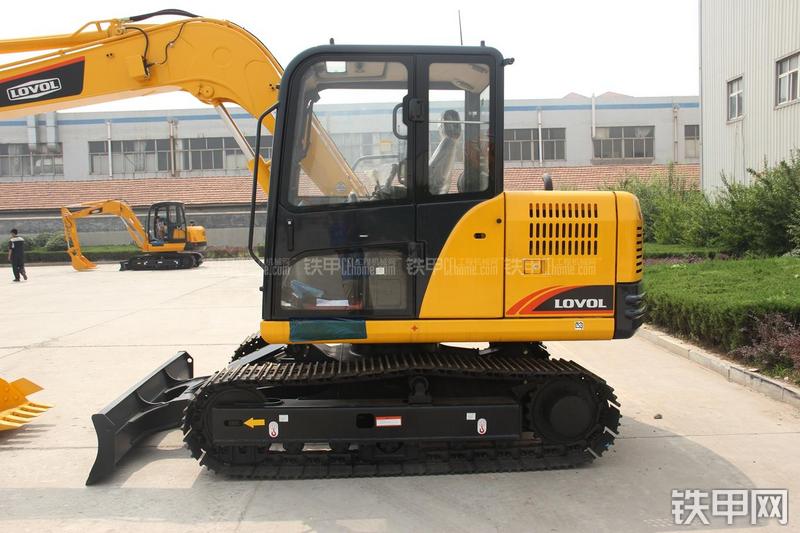 雷沃重工FR75挖掘机局部