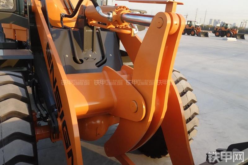 英轩重工YX635装载机展会( )