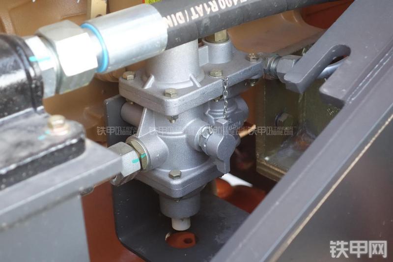 英轩重工YX635装载机展会( )