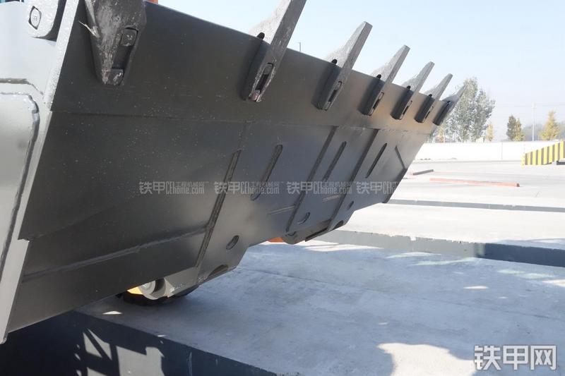 英轩重工YX635装载机展会( )