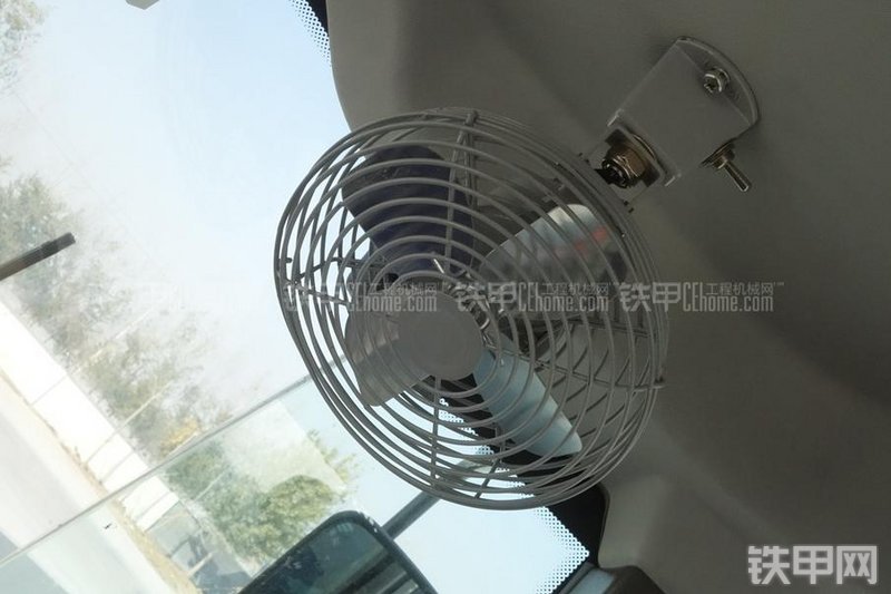 英轩重工YX636装载机展会( )