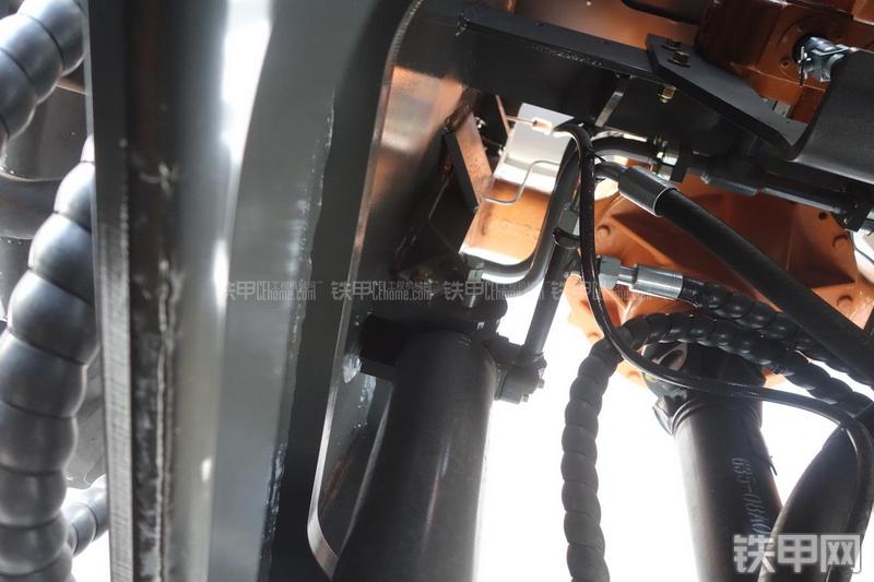 英轩重工YX635装载机展会( )