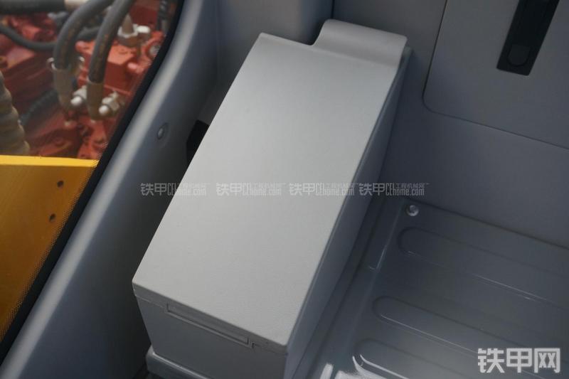 柳工CLG933E挖掘机局部